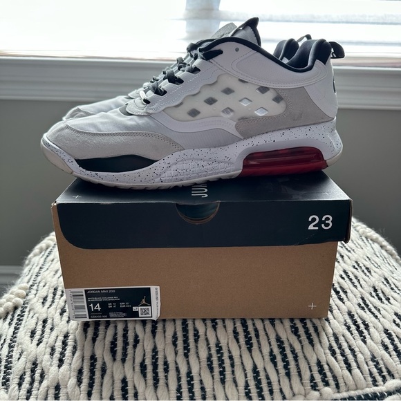 Jordan Air Max 200 White / Black / Challenge Red 2020 Rare - Picture 2 of 8